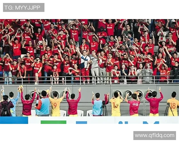 中国国家足球队在上海以2比0战胜卡塔尔展现强大实力与团队合作精神